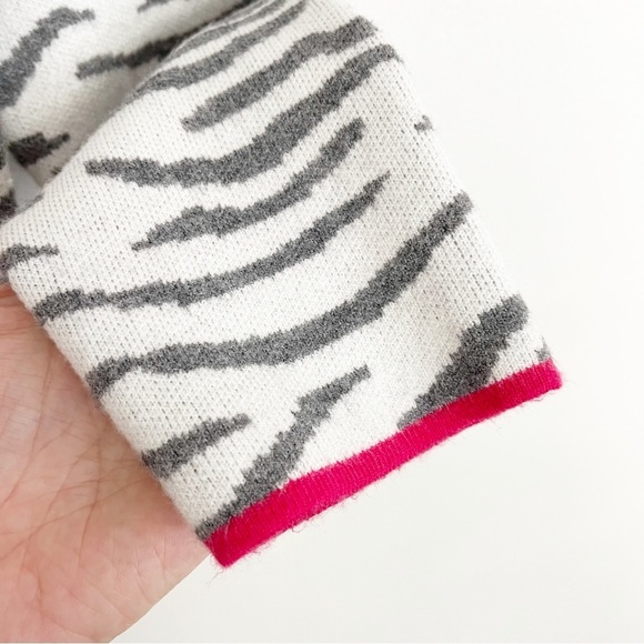 BOGO! Anthropologie Lizzie Gray & White Zebra Mock Neck Sweater Size XS - Picture 6 of 8